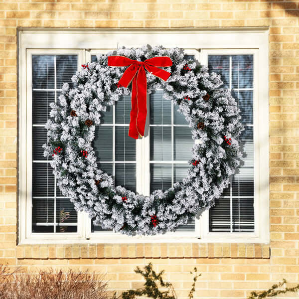 60in Pre-lit Snow Flocked Christmas Wreath, Lighted Artificial Xmas Wreath With 220 Warm White Lights And 600 PVC Tips And DIY Ornaments, For Front Door Gate Wall Xmas Party Decorations, Snowy Green